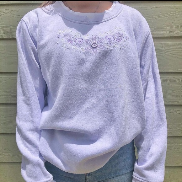 Lilac flower crewneck! - Picture 1 of 4